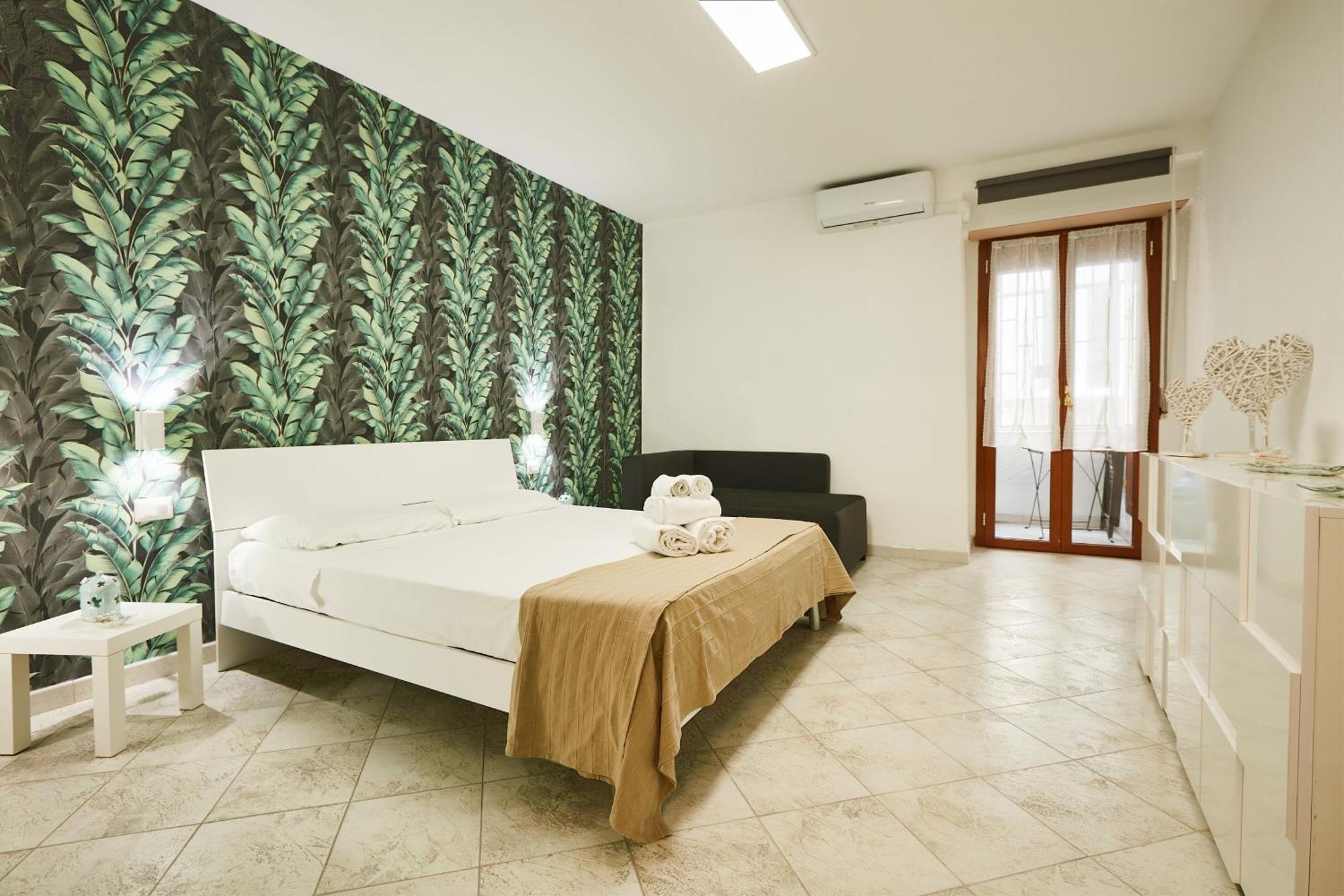 Apartment House Tarsia By Napoliapartments Naples